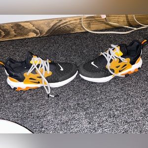 Lightly used Nike presto react sneaker size 6 youth or 7.5 women’s